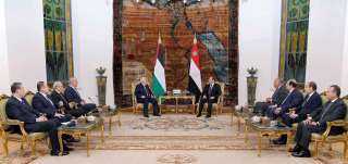 الرئيس السيسى و”أبو مازن” يعقدان...