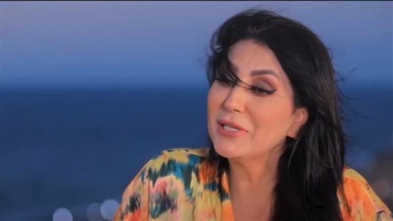 الفنانة وفاء عامر