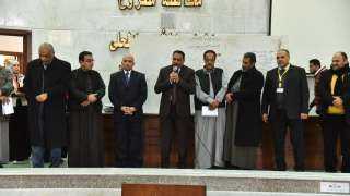 محافظ مطروح يكرم القائمين على...