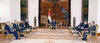 الرئيس المصري يبحث مع وزير...