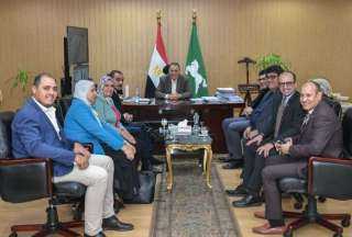 محافظ الشرقية يلتقي بعدد من...