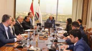 وزير قطاع الأعمال يبحث مع...