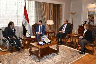 وزير الشباب يلتقي سفير نيبال...