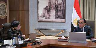 رئيس الوزراء يتابع مع وزيرة...