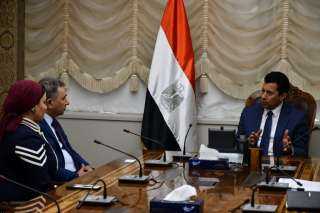 وزير الشباب والرياضة  يلتقي...