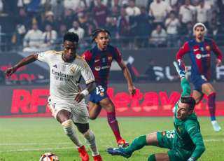 فينيسيوس يقود ريال مدريد ليكتسح...