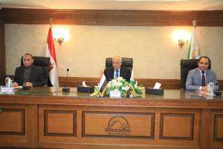 محافظ الجيزة يناقش الطلبات المقدمة...