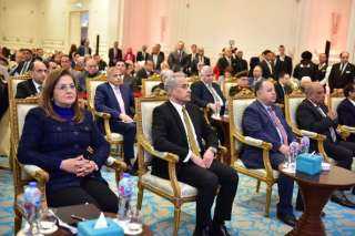 وزير العمل يُطلق مشروع ”مهني...