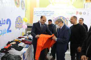 محافظ المنيا يفتتح معرض كساء...