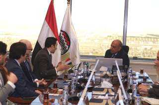 وزير قطاع الأعمال العام يبحث...