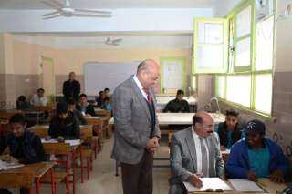 محافظ أسوان يتفقد لجان إمتحانات...