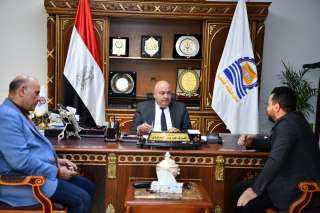 محافظ قنا يواصل استقبال المواطنين...