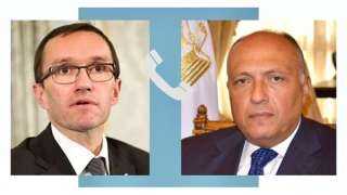 سامح شكرى يتلقى اتصالًا من...