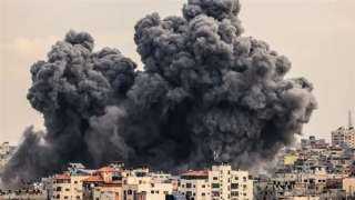استشهاد 10 فلسطينيين جراء القصف...