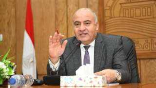 محافظ قنا يزور أطفال مدراس...