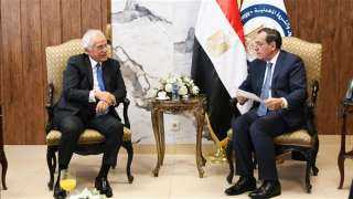 وزير البترول يبحث مع رئيس...