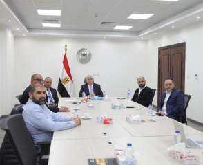 وزير التعليم العالي يلتقي بفريق...