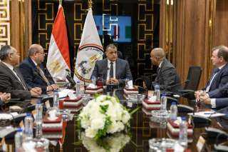 وزير اللإنتاج الحربي يستقبل شركة...
