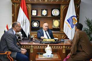 محافظ قنا يواصل استقبال ...