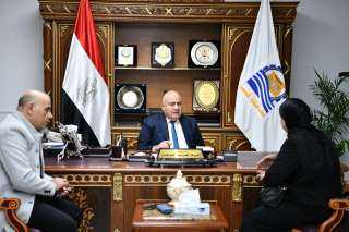 محافظ قنا يواصل استقبال المواطنين...