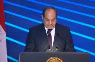 السيسي يكرم عددا من الضباط...