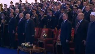 بالفيديو.. الرئيس السيسي يطالب الحضور...