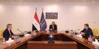 وزير الاتصالات يبحث مع رئيس...