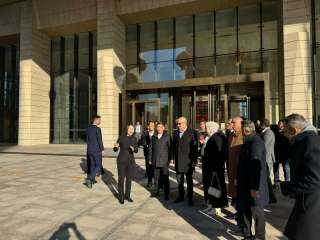 وزير الإسكان يزور عددا من...