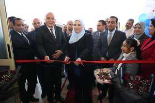 وزيرة التضامن الاجتماعي ومحافظ قنا...