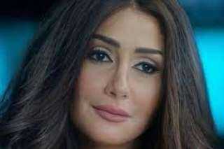 غادة عبد الرازق تخطف الأنظار...