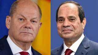 السيسي يستعرض مع المستشار الألماني...