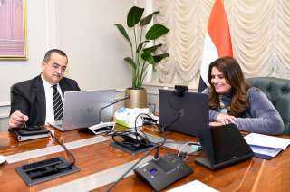 وزيرة الهجرة تعقد لقاء مع...