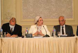 وزيرة البيئة تترأس الاجتماع الأول...