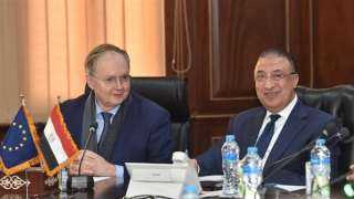 محافظ الإسكندرية يبحث مع وفد...