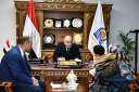 محافظ قنا يواصل استقبال المواطنين...