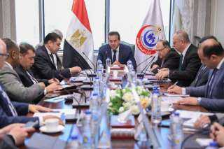 وزير الصحة يترأس اجتماع اللجنة...