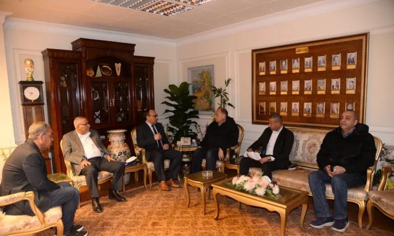 محافظ يعقد اجتماع مع رئيس شركة بتروجاس