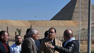 رئيس الوزراء يتفقد مشروعات تطوير...