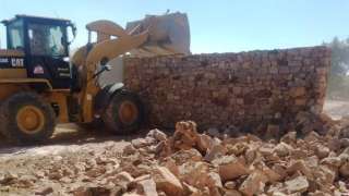 محافظ أسوان يتابع إزالة التعديات...