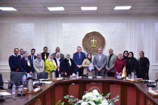 وزير العمل ومدير ”العمل الدولية...