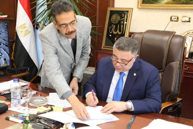 محافظ البحر الاحمر يعتمد نتيجة الشهادة الإعدادية للفصل الدراسي الأول