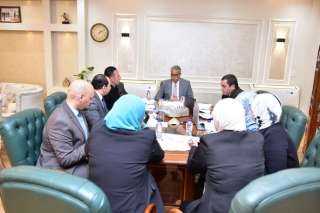 وزير العمل يواصل اجتماعاته مع...