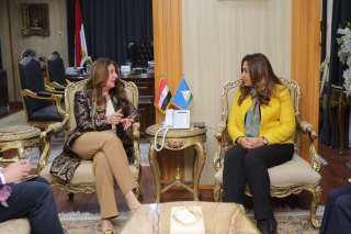 محافظ دمياط تستقبل سفيرة الولايات...