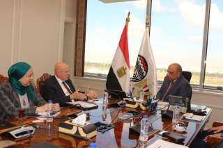 وزير قطاع الأعمال العام يبحث...