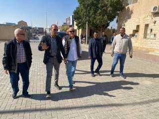 وزير الإسكان يتابع موقف مشروعات...