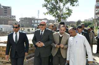 محافظ قنا ومساعد وزير الصحة...