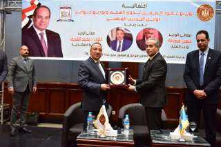 وزير العمل ومحافظ الأسكندرية يفتتحان...