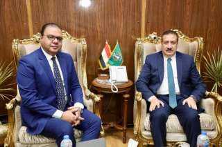 محافظ المنوفية يلتقي وفد مصنع...