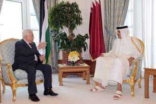 أمير قطر وأبو مازن يبحثان...