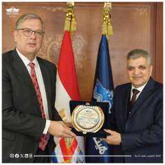 الفريق اسامة ربيع يستقبل السفير...